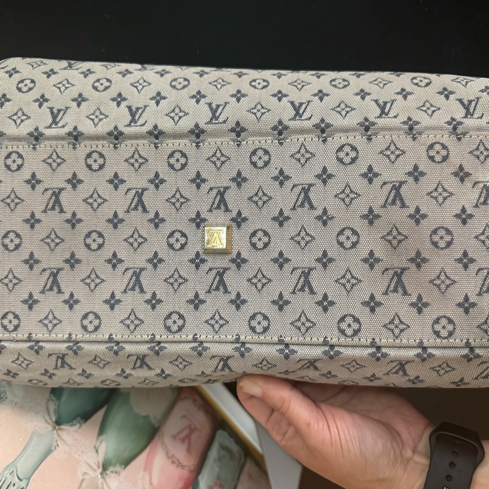 Louis Vuitton Beige Monogram Canvas Shoulder Bag with Black Trim - Picture 4 of 14